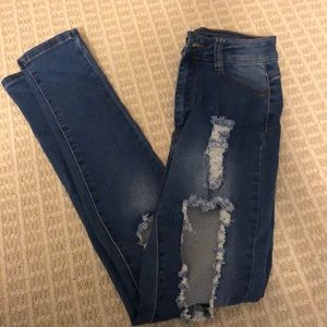 Distressed skinny jeans